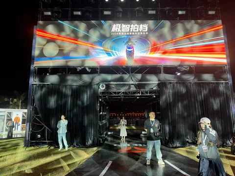 雅迪冠能发布会图片 2