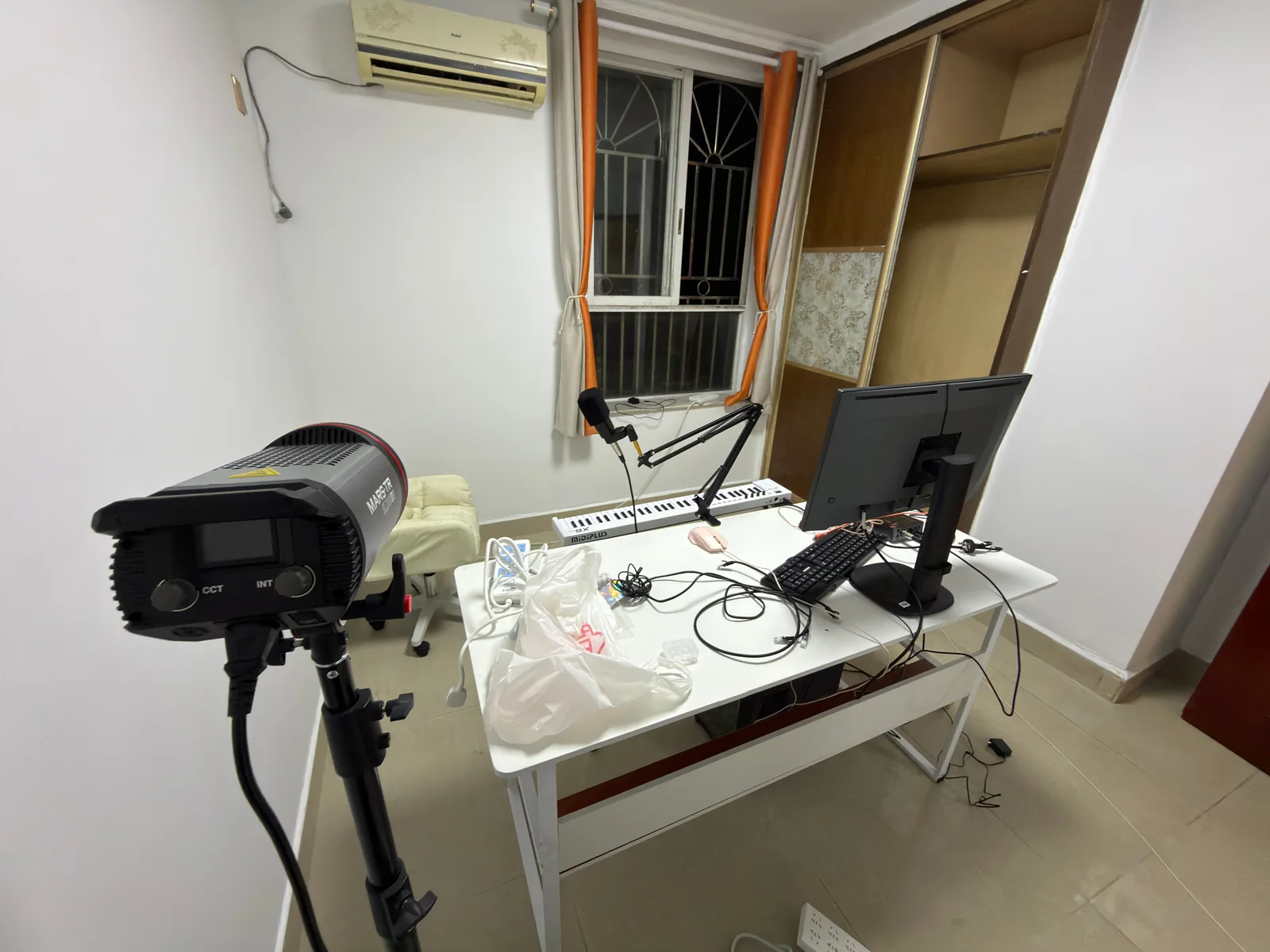 直播间调试搭建哄睡弹琴活动现场