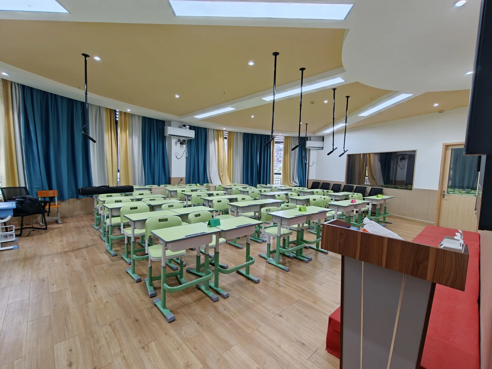 广州外语实验中学双机位直播现场照片