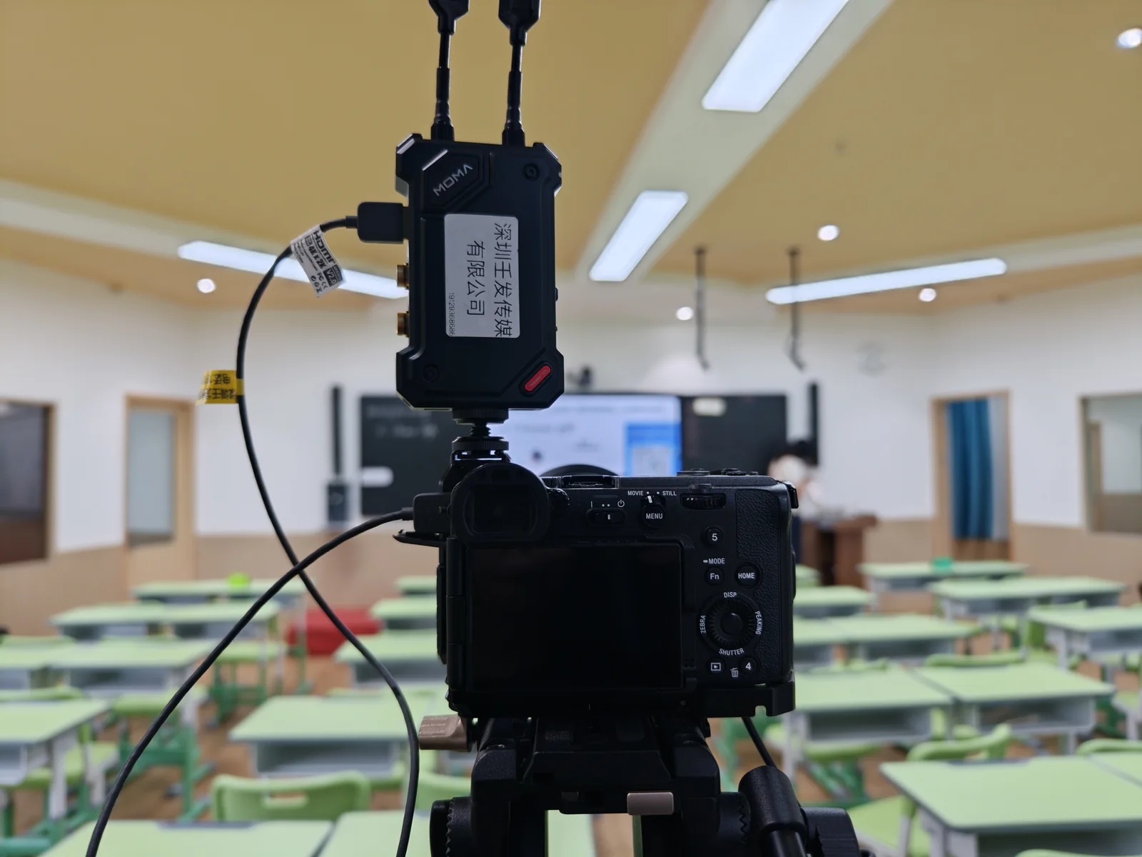 广州外语实验中学双机位直播现场执行照片 5