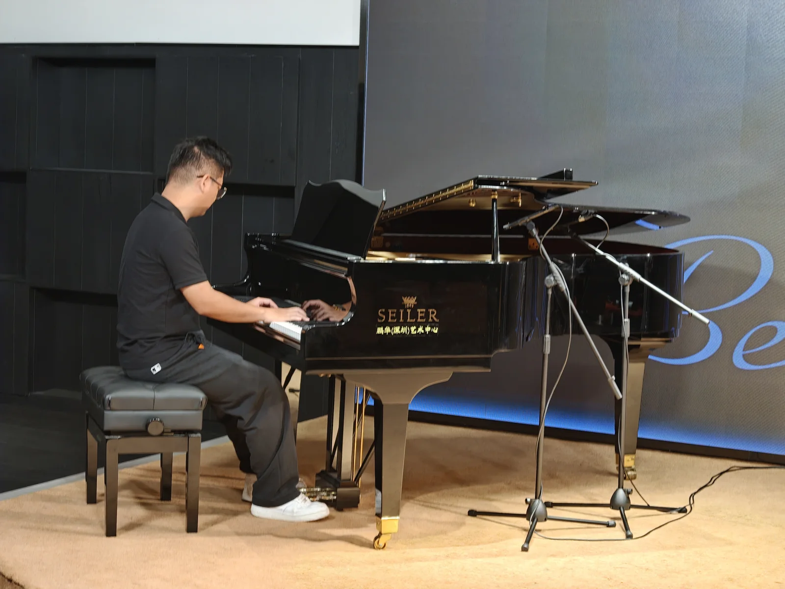 萨克斯音乐会演出直播现场执行照片 2