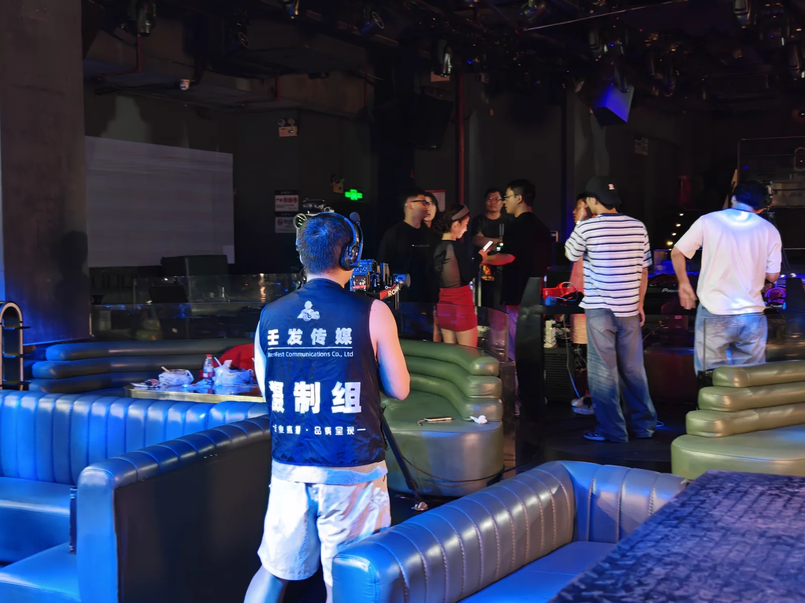 魔声品牌三机位直播带货现场执行照片 5